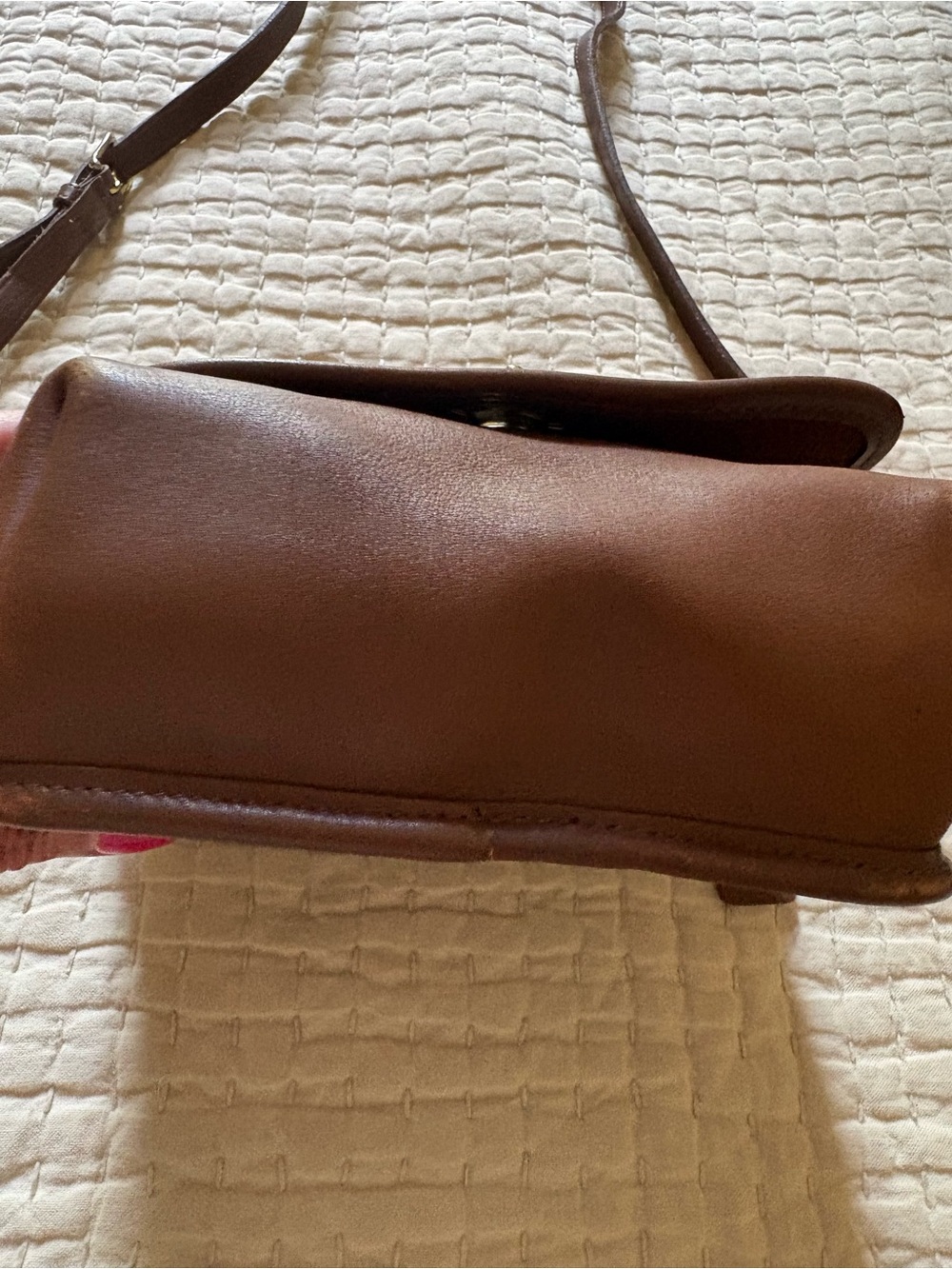 Vintage Coach Brown Leather Crossbody Bag with Turn-Lock Closure - Picture 3 of 15